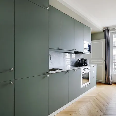 Pick A Flat's In Montmartre - Rue Lepic Paris