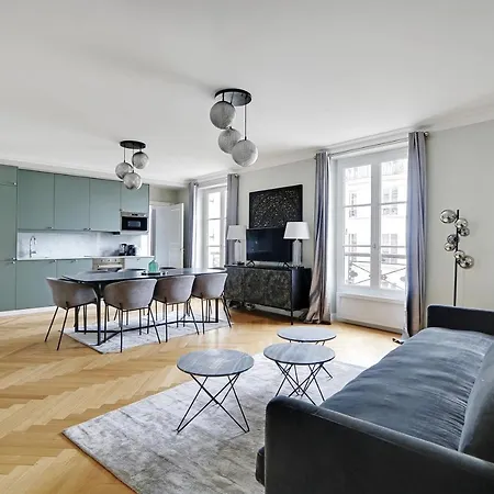 Pick A Flat's In Montmartre - Rue Lepic *
