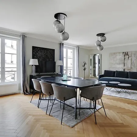Pick A Flat's In Montmartre - Rue Lepic