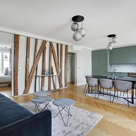 Pick A Flat's In Montmartre - Rue Lepic