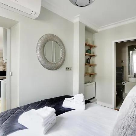 Apartment Pick A Flat's In Montmartre - Rue Lepic