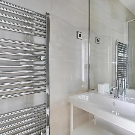 Pick A Flat's In Montmartre - Rue Lepic Apartment Paris