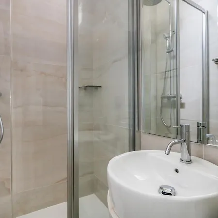 Pick A Flat's In Montmartre - Rue Lepic Apartment *
