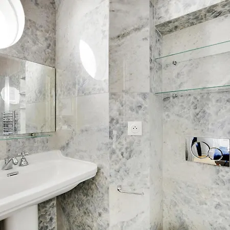 Pick A Flat's In Montmartre - Rue Lepic Apartment *