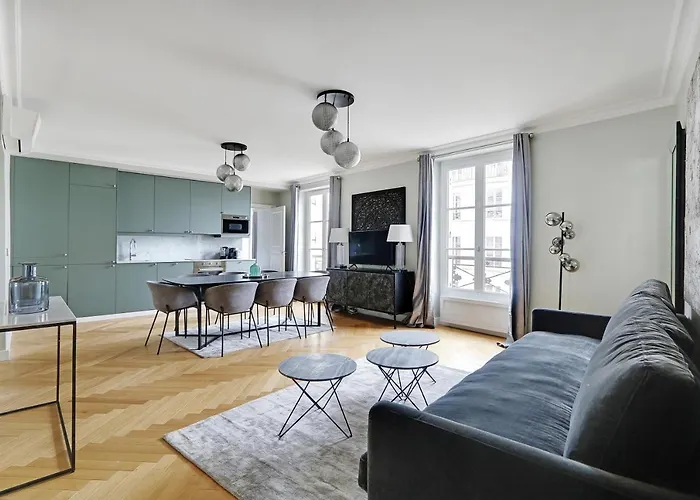 Pick A Flat's In Montmartre - Rue Lepic *