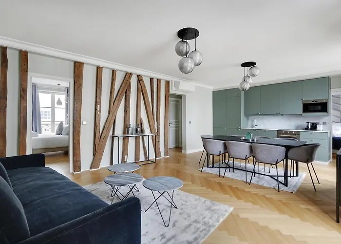 Pick A Flat's In Montmartre - Rue Lepic