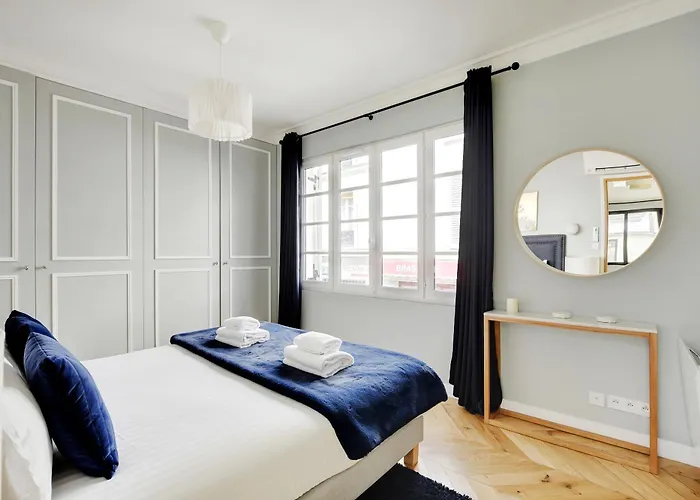 Pick A Flat's In Montmartre - Rue Lepic * باريس